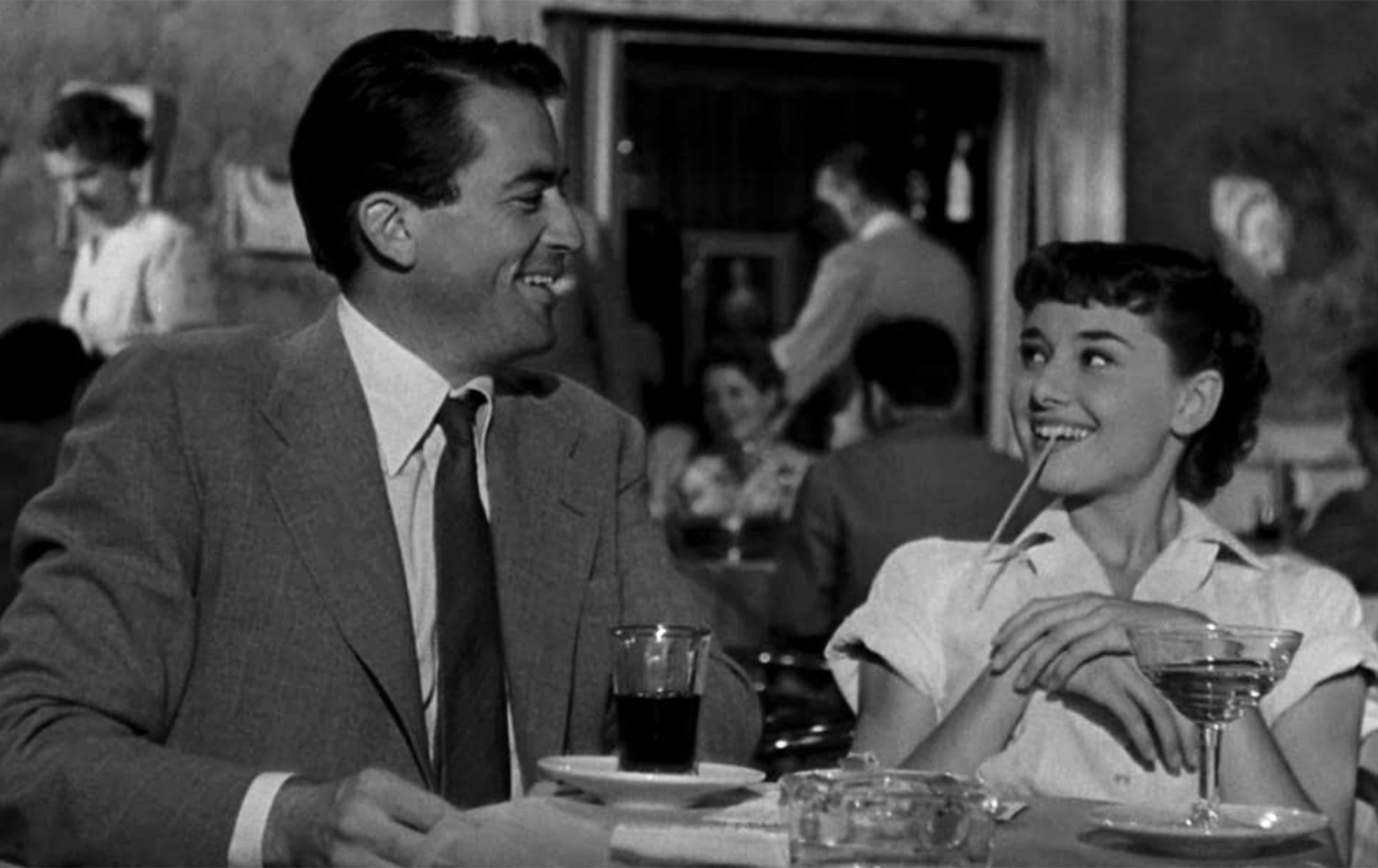 Ікона стилю: 5 культових образів Одрі Хепберн, які ніколи не вийдуть із моди